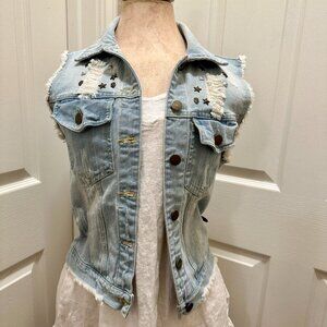 Red Tulips Women's Distressed Studded Jean Vest Size S Light Denim Wash Boho